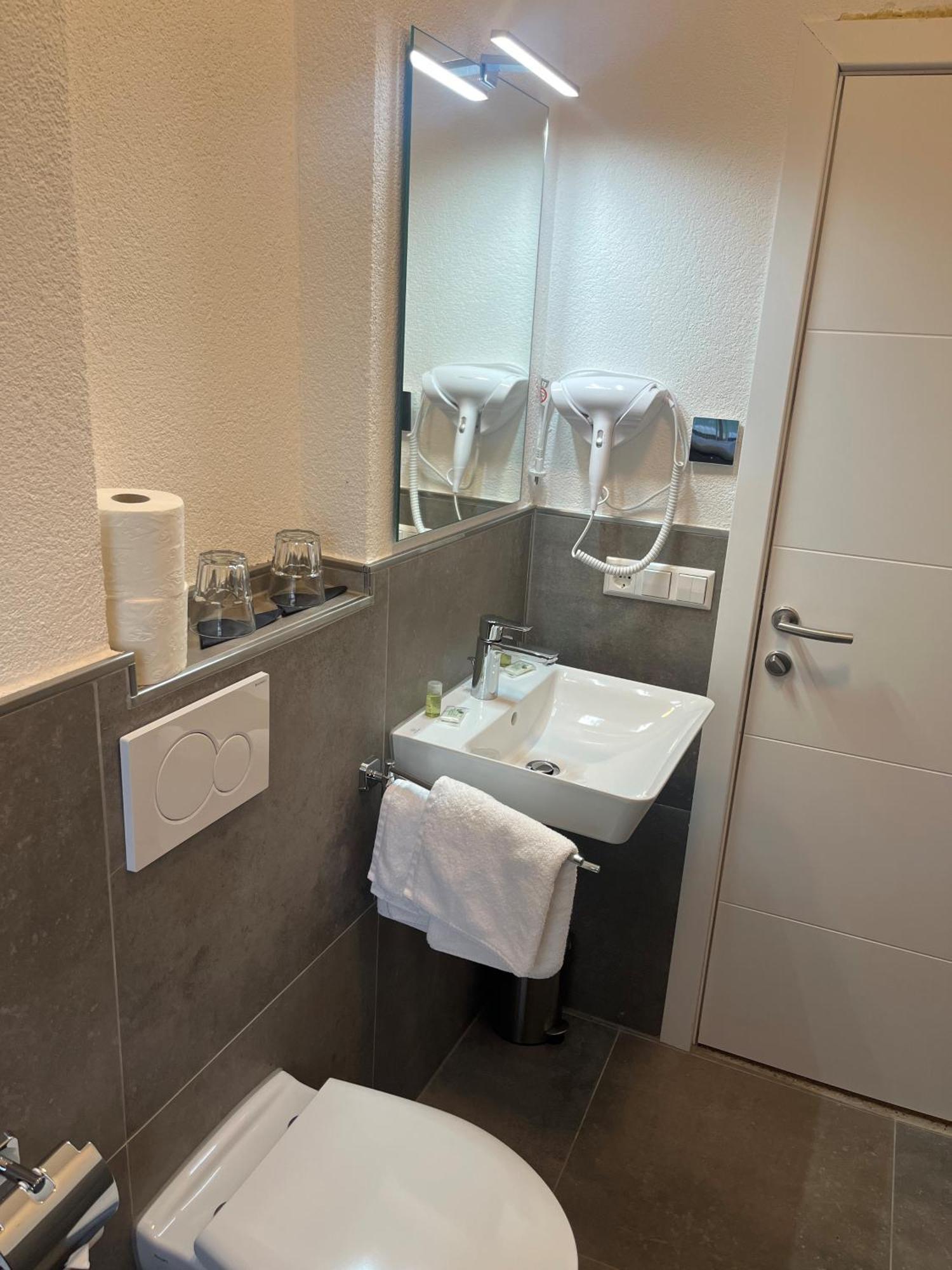 Hotel Seeadler ฟรีดริชส์ฮาเฟน ภายนอก รูปภาพ
